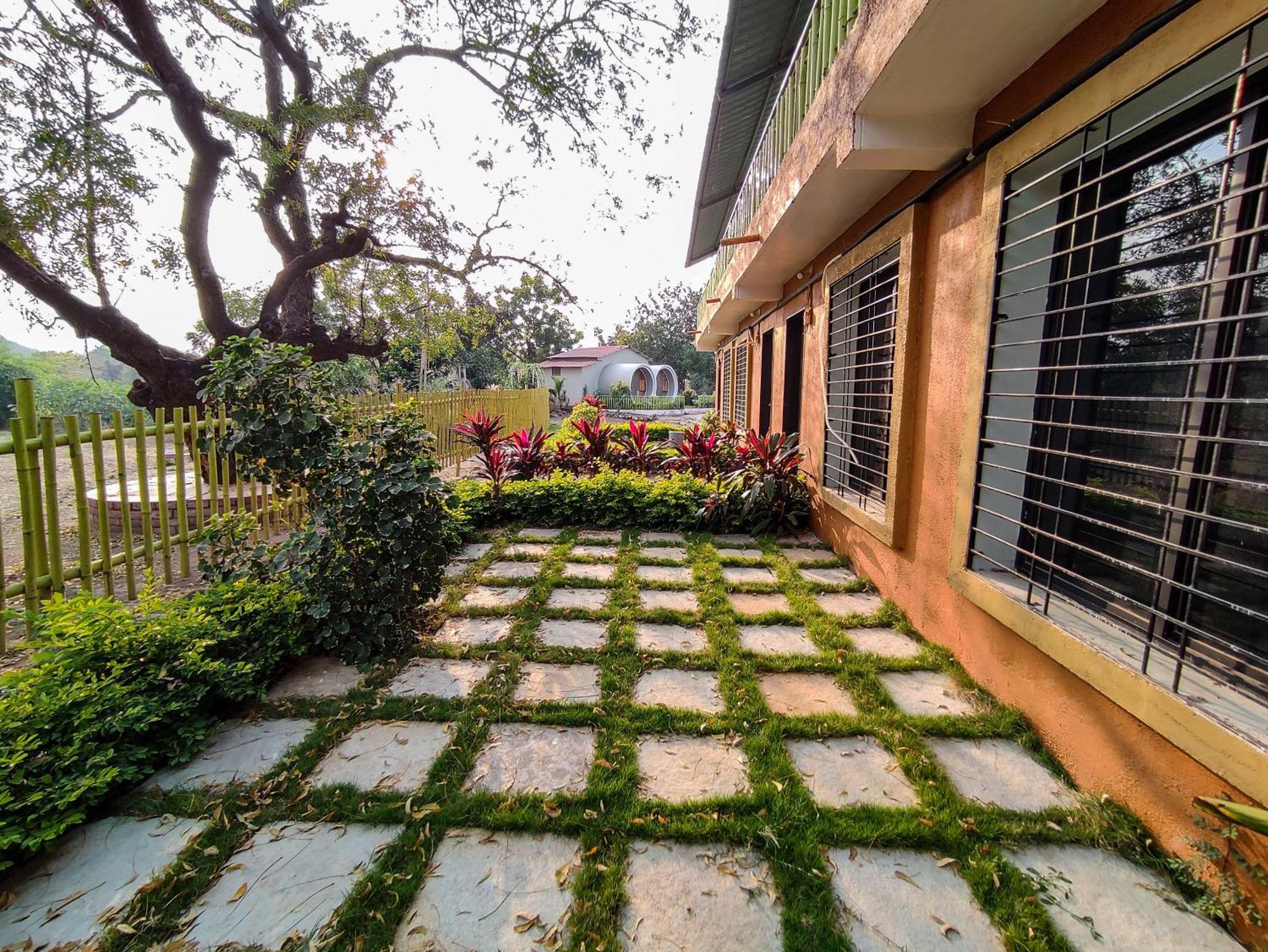 Van Vagdo Resort Rajpipla Exterior photo