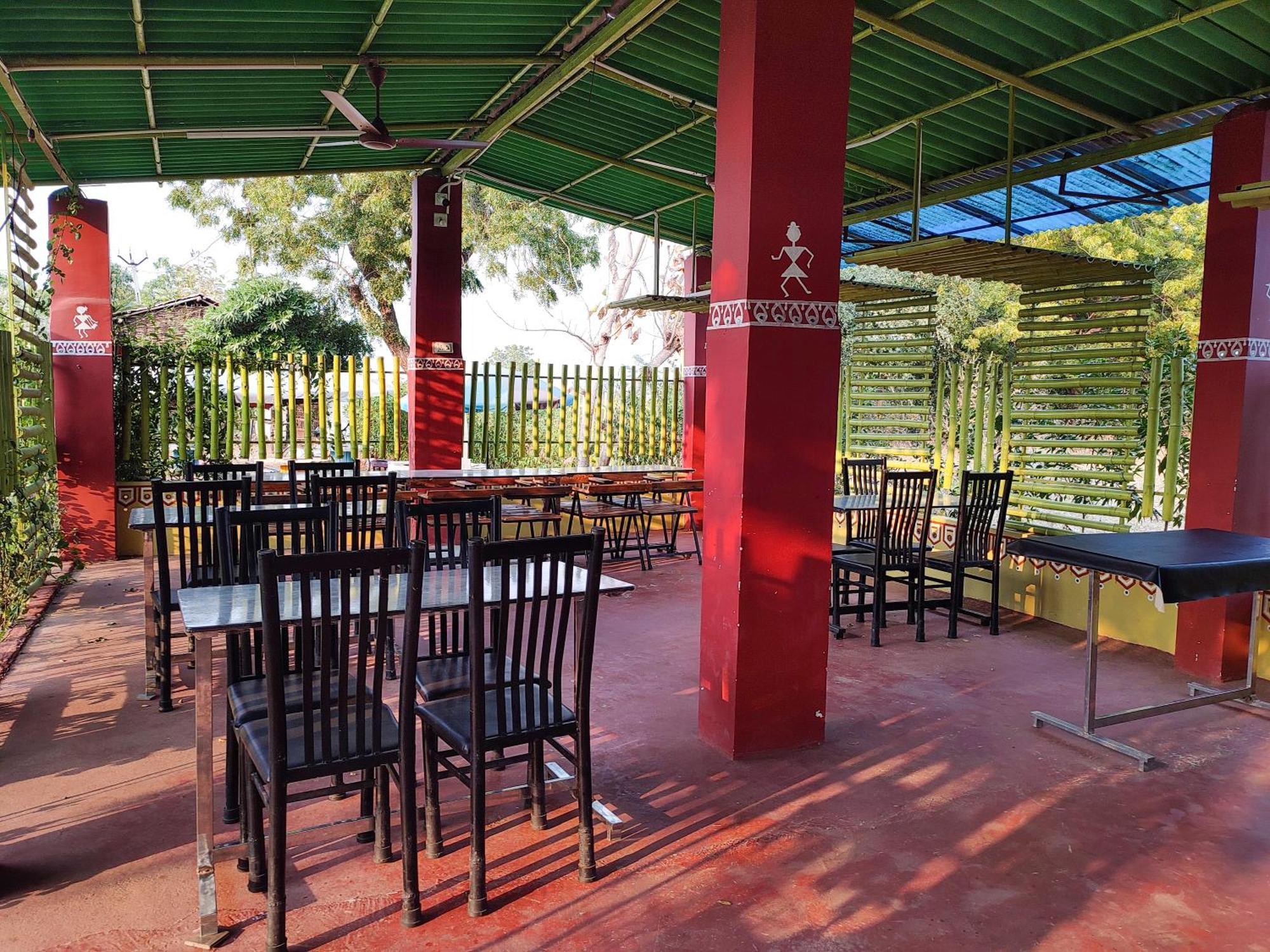 Van Vagdo Resort Rajpipla Exterior photo