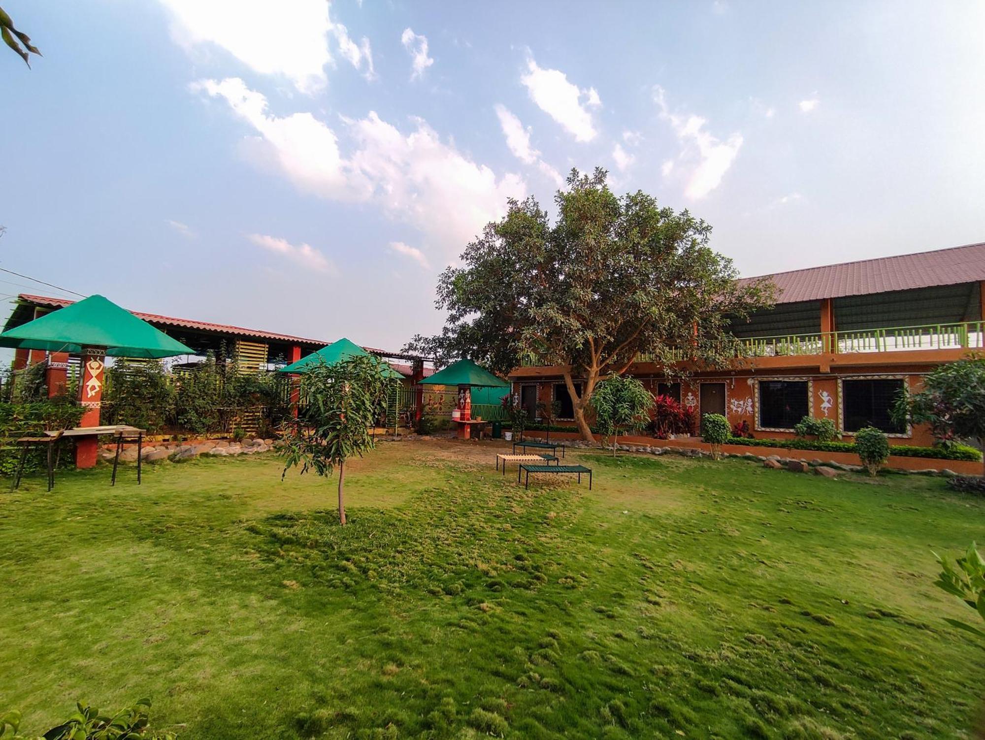 Van Vagdo Resort Rajpipla Exterior photo