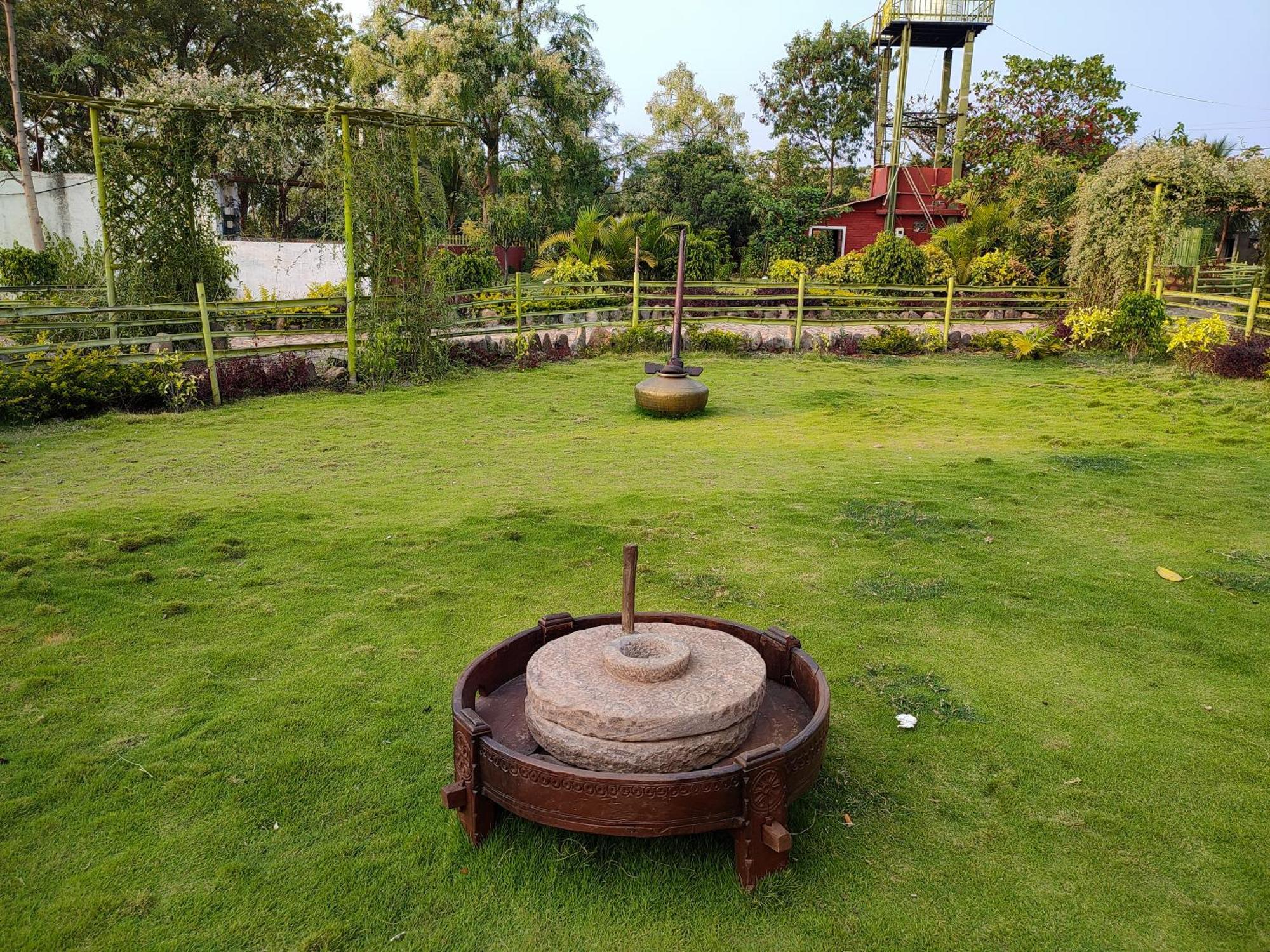 Van Vagdo Resort Rajpipla Exterior photo