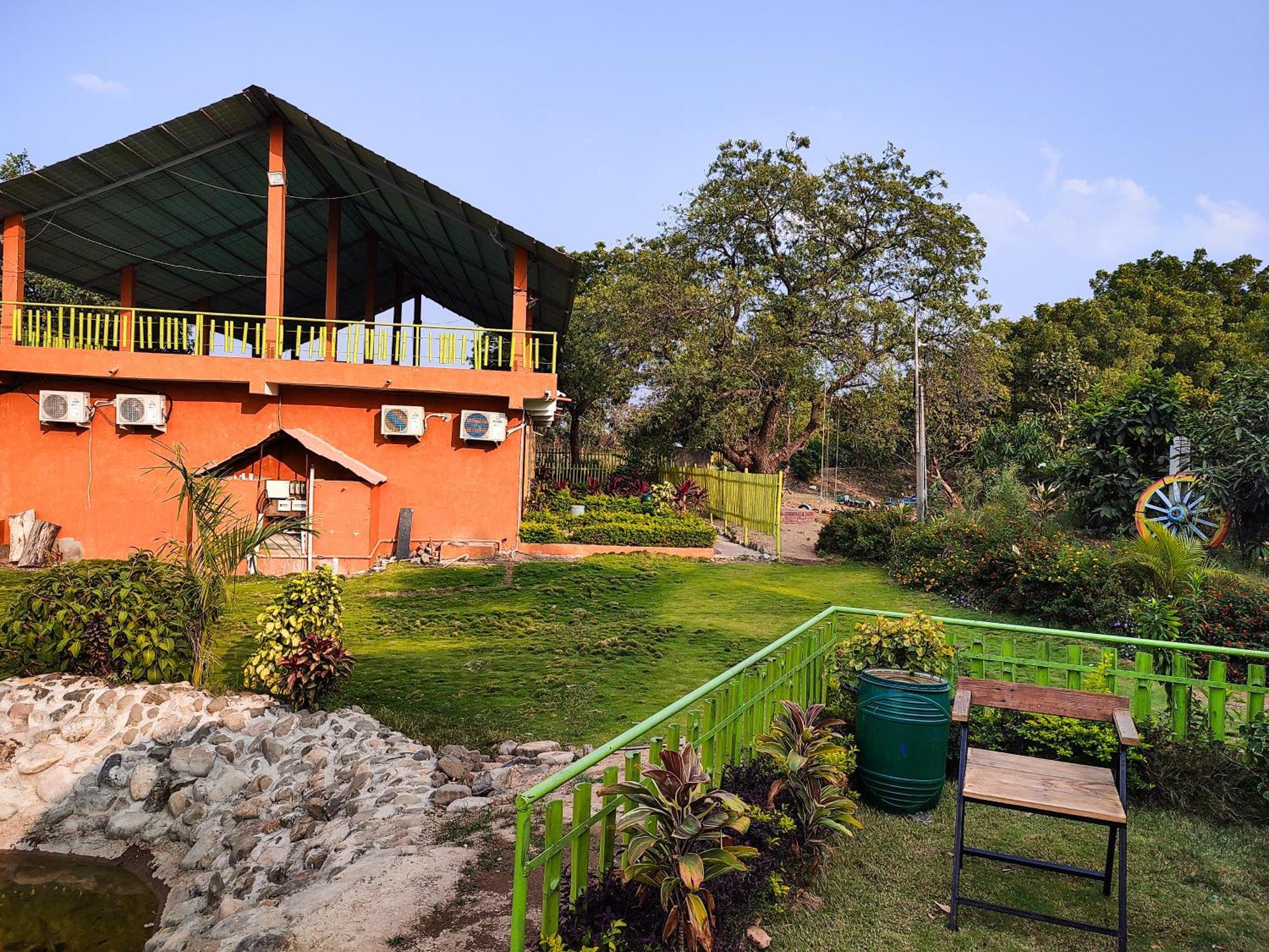 Van Vagdo Resort Rajpipla Exterior photo