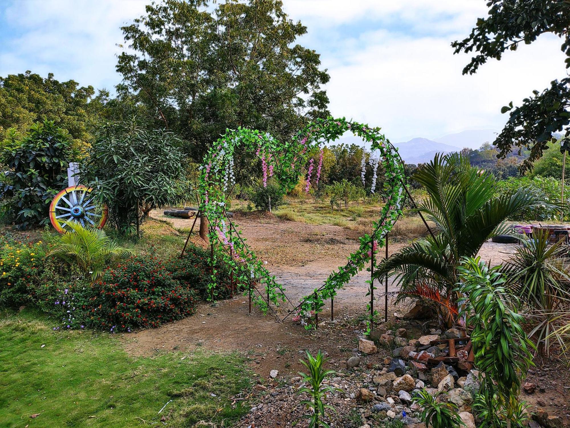 Van Vagdo Resort Rajpipla Exterior photo